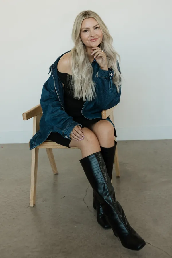 Holli, Extension & Blonding Specialist at The Socialite Salon